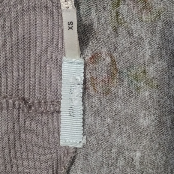 🌸Anthropologie🌸 - Gray Floral Open Front S/S Cardigan Sweater - Picture 3 of 14